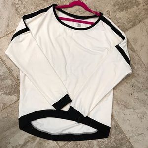 Bisou Bisou Women’s Long Sleeve Shirt- Medium